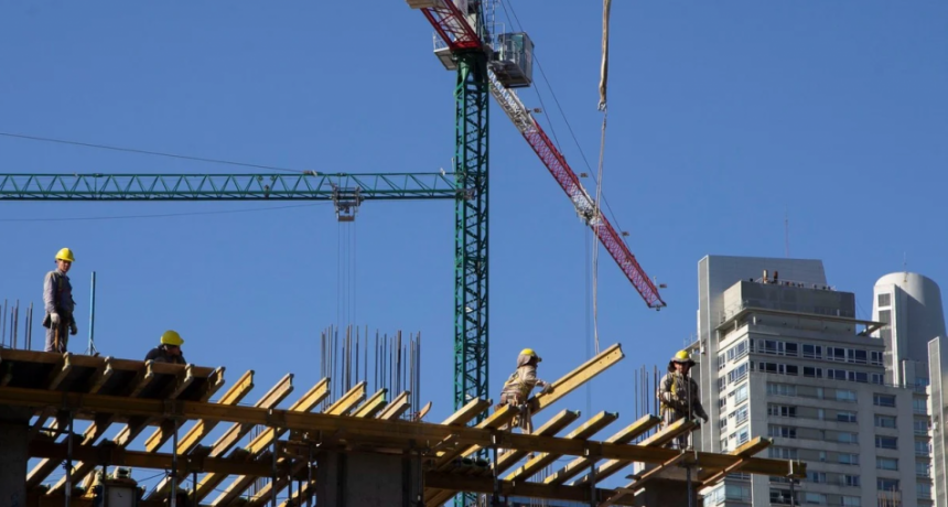 El empleo privado registrado en la Argentina acumula una retracción de 1,1% en once meses