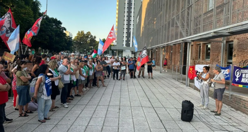 Organizaciones se movilizaron en Santa Fe en rechazo al accionar de Estados Unidos en Venezuela