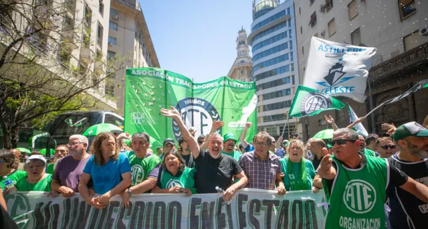 Estatales anunciaron una huelga para el 11 de febrero contra la reforma laboral