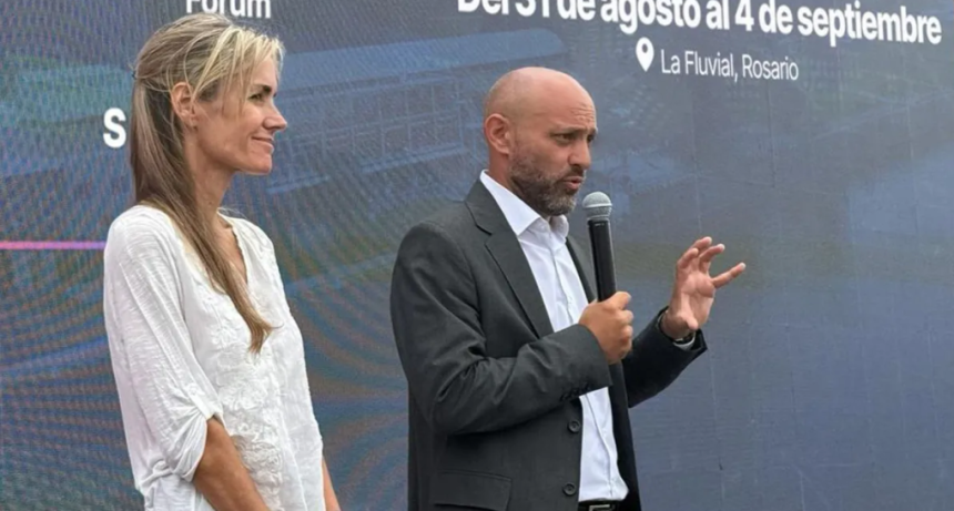 En Expoagro, el ministro Gustavo Puccini lanz&oacute; el foro que conecta la provincia con el mundo