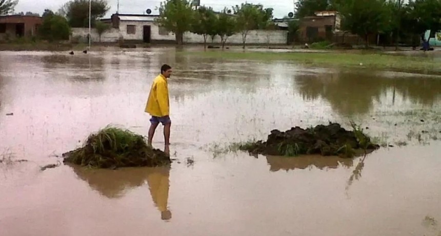 Fuerte temporal en Tucum&aacute;n: en algunas zonas cayeron 200 mm de agua