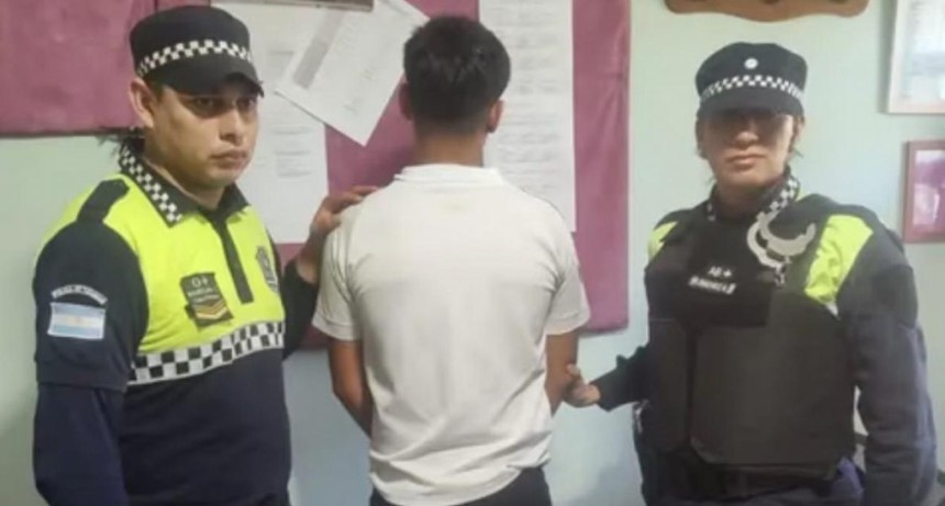 Alarma en Tucum&aacute;n: detienen a un alumno que llev&oacute; un arma cargada con seis balas