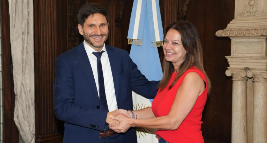 El gobernador Maximiliano Pullaro firm&oacute; el convenio con Ans&eacute;s para que Naci&oacute;n pague parte de la deuda previsional