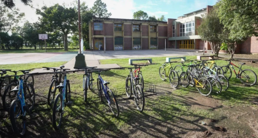 Un menor entr&oacute; a la escuela de San Crist&oacute;bal donde ocurri&oacute; el tiroteo y rob&oacute; golosinas cuando el acceso todav&iacute;a estaba prohibido por la Justicia