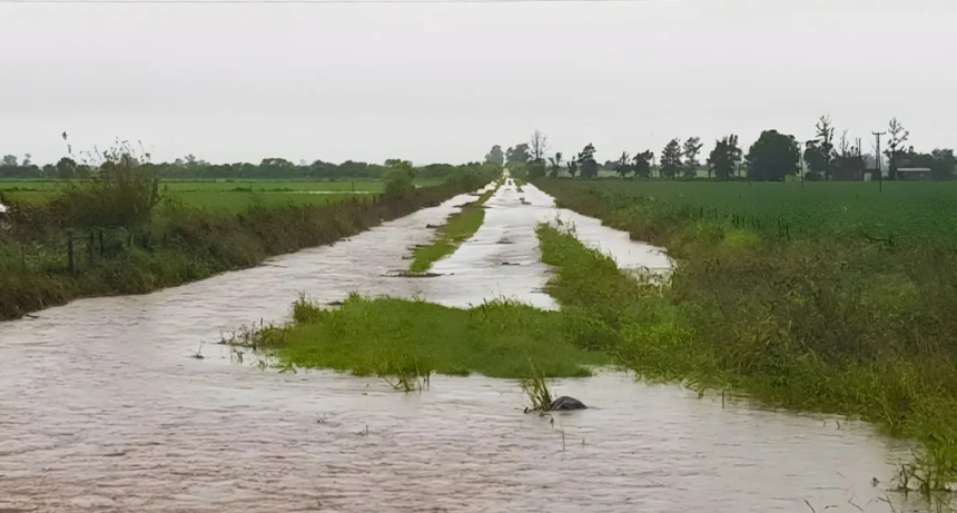 Lluvias en el centro norte santafesino: cosecha parada y caminos intransitables