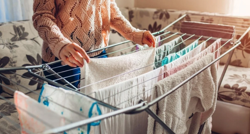 C&oacute;mo secar la ropa r&aacute;pido dentro de casa en d&iacute;as de lluvia y humedad: siete trucos infalibles