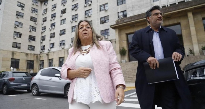 Adorni bajo la lupa: la escribana confirm&oacute; pagos en cuotas sin inter&eacute;s