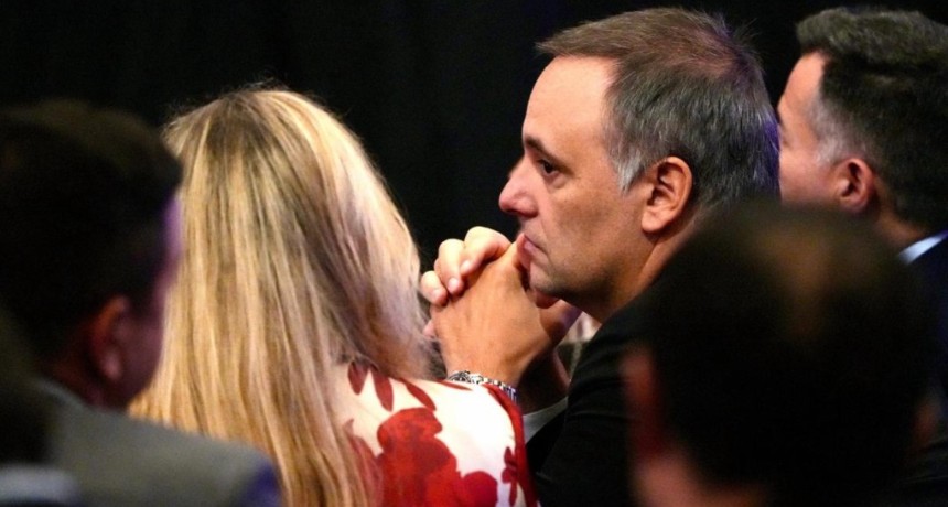 Levantan secreto fiscal y bancario de Adorni: investigan todos sus movimientos