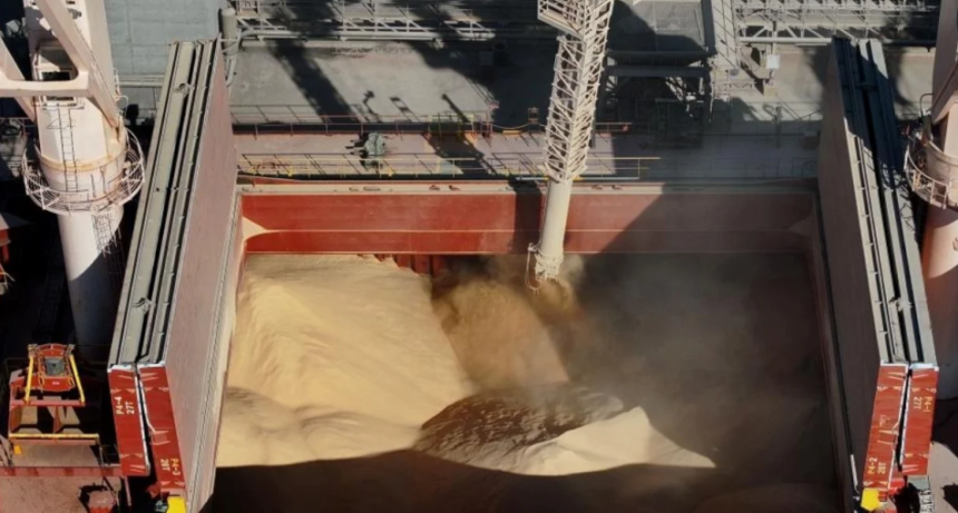 Soja: cosecha lenta por lluvias, pero con descargas r&eacute;cord en el Gran Rosario