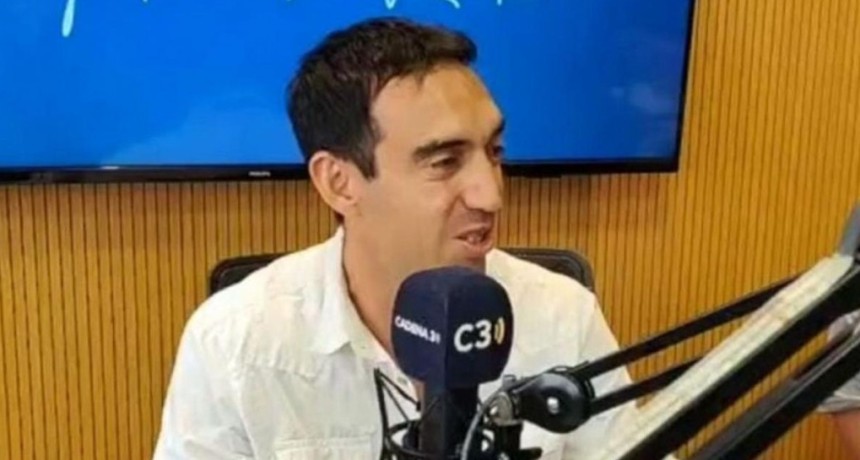 Es cirujano, pero no deja su pasi&oacute;n y sigue atendiendo su puesto de pochoclos