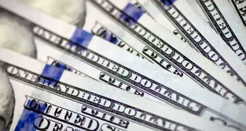El dólar blue cerró la semana con otra fuerte suba: a cuánto se vendió este viernes