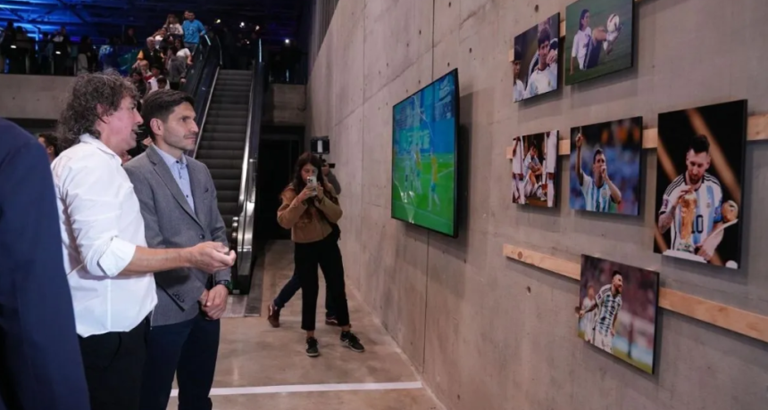 Maximiliano Pullaro particip&oacute; en Rosario de la inauguraci&oacute;n de la muestra de fotos de Messi y lo destac&oacute; como ejemplo dentro y fuera de la cancha