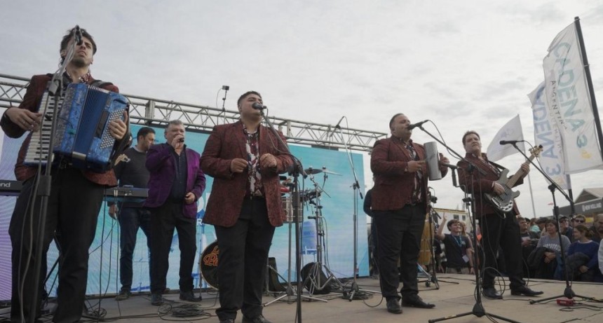 Los Palmeras hicieron bailar a una multitud en Agroactiva