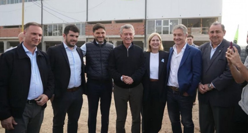 Macri se reuni&oacute; con Pullaro en Santa Fe y recorrieron obras en la capital