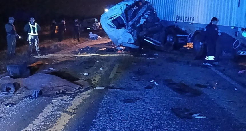 Tragedia en la Ruta Provincial 2: un choque en cadena entre tres camiones dej&oacute; un muerto a la altura de Logro&ntilde;o