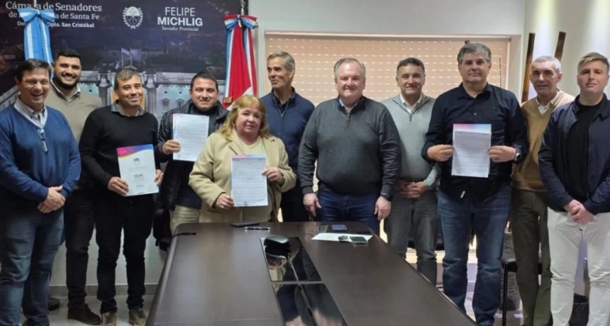 El senador Felipe Michlig firm&oacute; convenios para la ejecuci&oacute;n de obras viales en San Crist&oacute;bal
