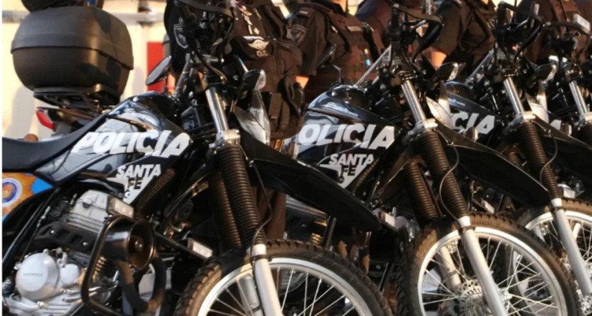 Detuvieron a dos polic&iacute;as de la Brigada Motorizada de Santa Fe por robarle a un automovilista 1.500 d&oacute;lares