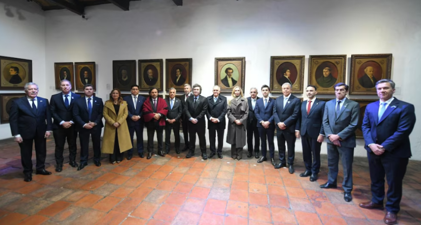Javier Milei consigui&oacute; una foto con gobernadores y reedit&oacute; el Pacto de Mayo en la previa de duras votaciones en el Congreso