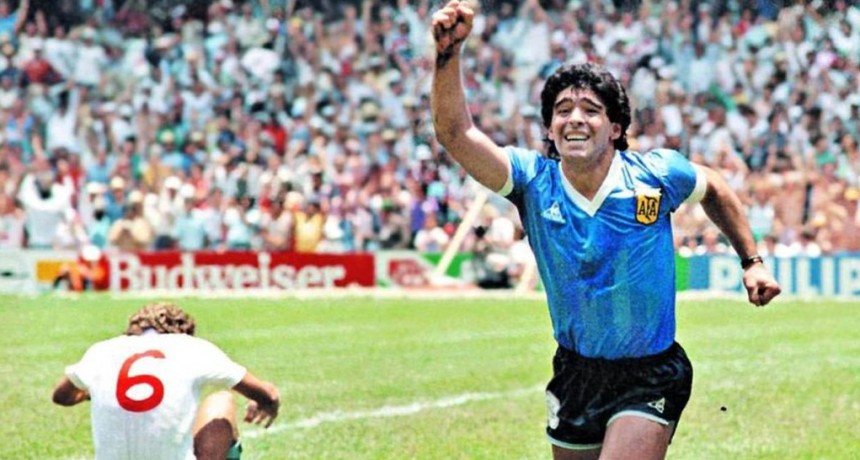La historia de la camiseta azul improvisada con la que Argentina elimin&oacute; a Inglaterra en el 86