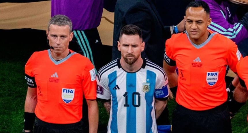 &ldquo;Messi consigue al que quer&iacute;a&rdquo;: en Inglaterra explotaron por el &aacute;rbitro de la semifinal ante Argentina
