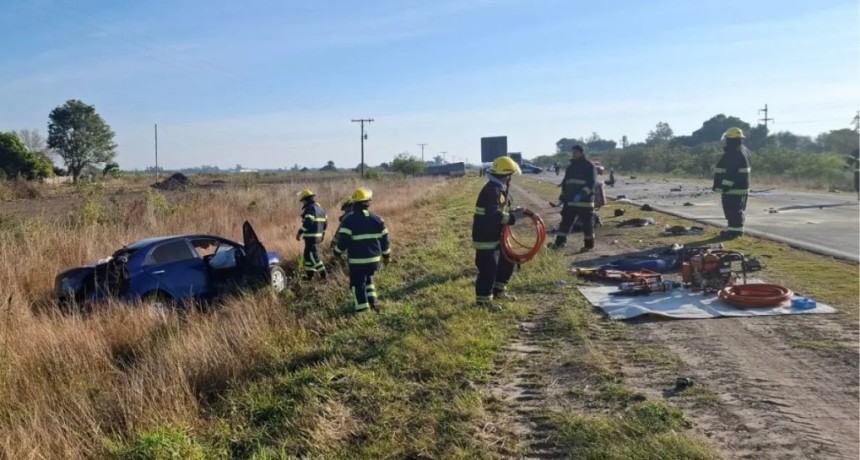 Accidente fatal en Ruta 11: muri&oacute; el conductor de un auto tras un choque frontal con un cami&oacute;n
