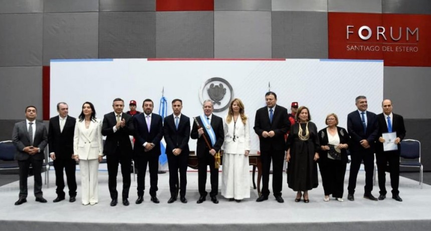 Elías Suárez puso en funciones a su Gabinete durante un acto en el Fórum