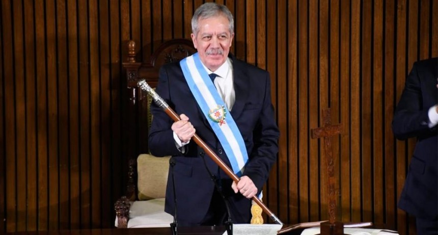 El gobernador Elías Suárez firmó un decreto para reforzar el control del gasto administrativo