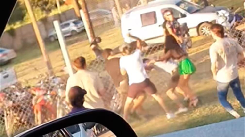 Viralizan videos de una pelea entre jóvenes a la salida de un boliche santiagueño