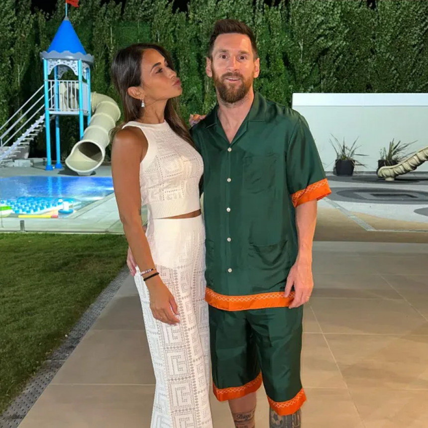 La camisa que usó Messi en Santa Fe para Año Nuevo está agotada