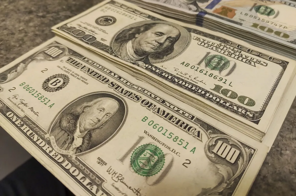 Mientras el mercado presiona para abrir el cepo, arranca un nuevo esquema cambiario