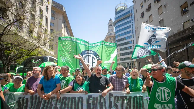 Estatales anunciaron una huelga para el 11 de febrero contra la reforma laboral