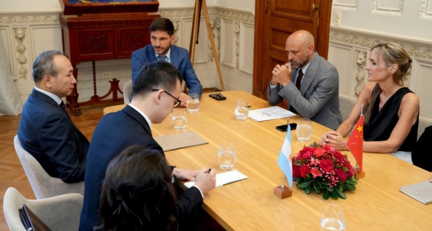 Pullaro y el embajador chino Wang Wei encabezaron un encuentro con empresarios para fortalecer la vinculación comercial con China