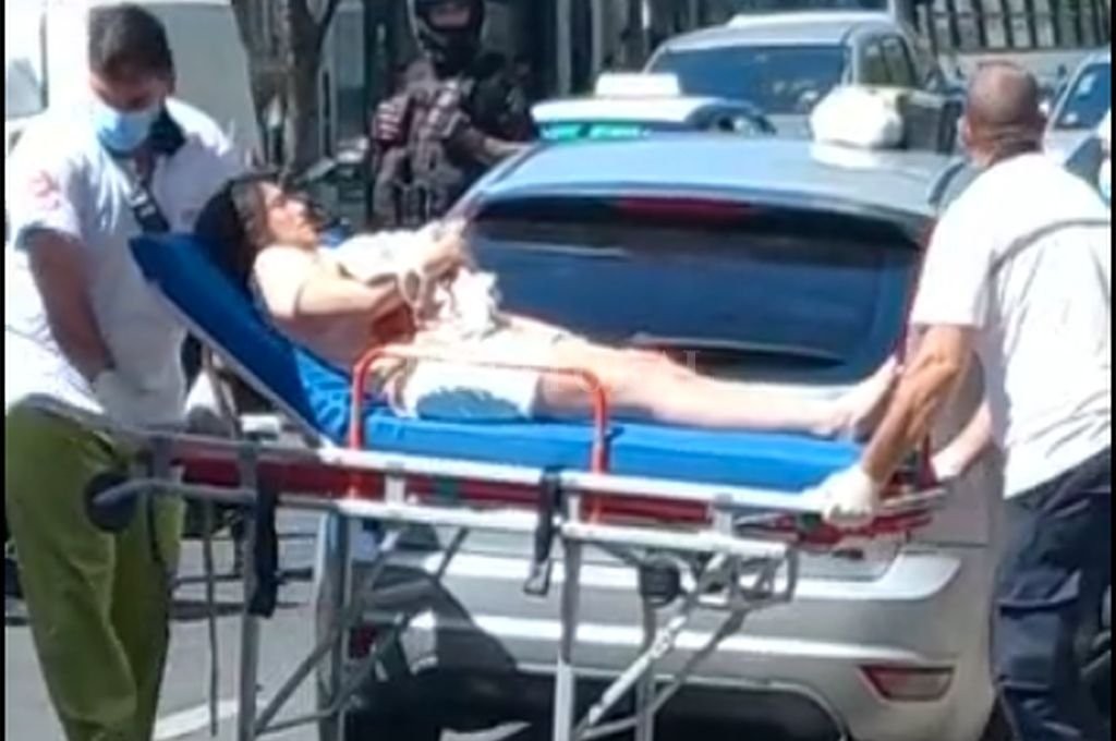 Video: Una mujer dio a luz en plena calle Rivadavia de la ciudad de Santa Fe
