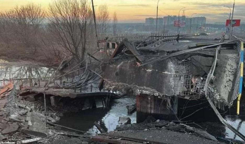 Un soldado ucraniano se inmoló para volar un puente y frenar el avance de Rusia en Crimea