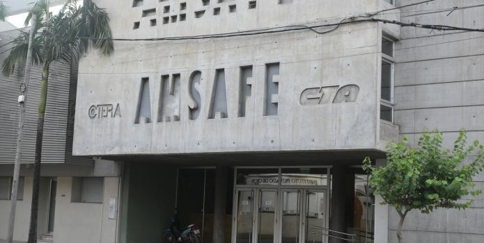 Los docentes de Amsafe La Capital definieron cuatro mociones, tres van al paro y una es por la aceptación 
