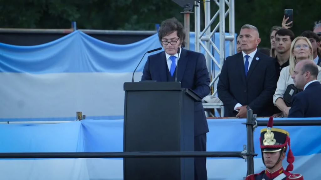 El discurso de Milei al entregar el sable a los Granaderos: 