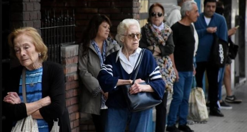 El Gobierno promulgó la moratoria previsional: podrán jubilarse unas 800.000 personas