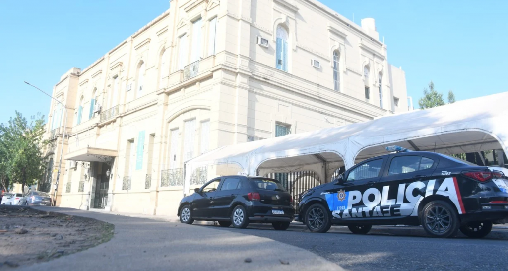 Escándalo: un policía y un médico a los golpes en pleno hospital Cullen