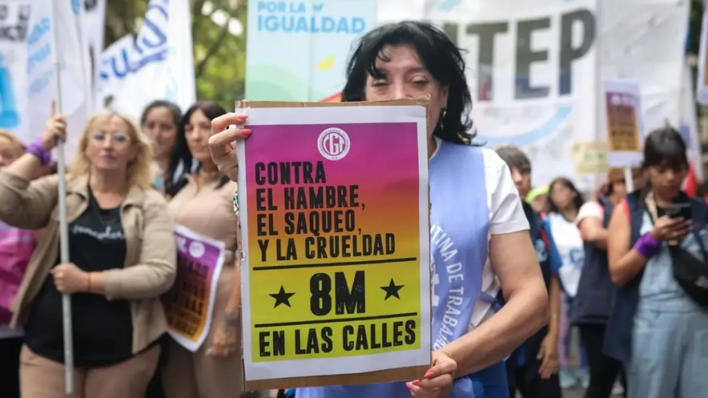 Las mujeres trabajan m&aacute;s, ganan menos y son mayor&iacute;a entre los m&aacute;s pobres: un problema estructural no resuelto que sigue perpetuando la desigualdad