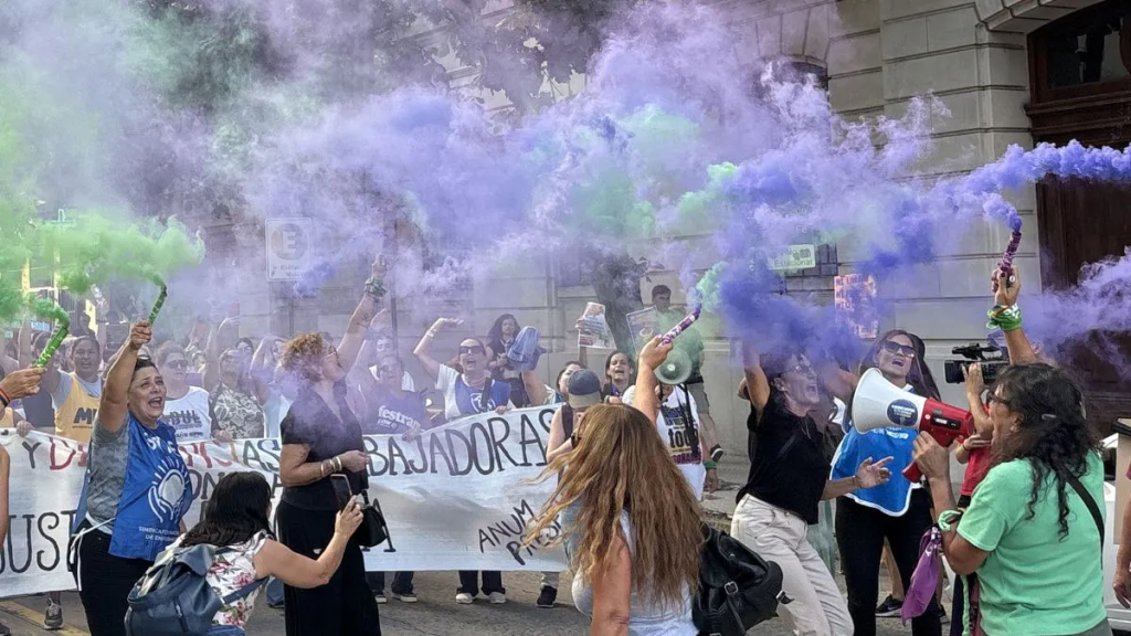 Marea violeta en Santa Fe: las mujeres y un 8M contra el ajuste y la reforma laboral