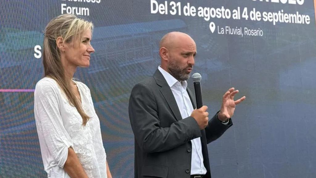 En Expoagro, el ministro Gustavo Puccini lanz&oacute; el foro que conecta la provincia con el mundo