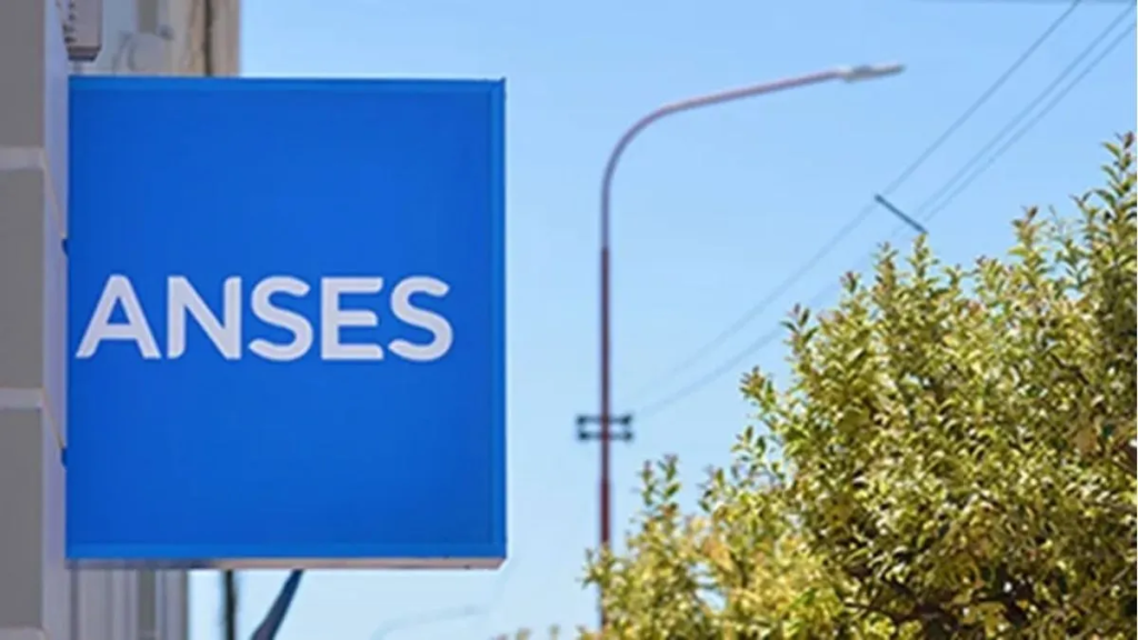 La ANSES aplica un ajuste por inflaci&oacute;n: cu&aacute;nto aumentan jubilaciones y asignaciones en abril