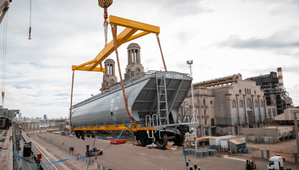 Log&iacute;stica: a trav&eacute;s de otro acuerdo p&uacute;blico-privado, llegan m&aacute;s vagones cerealeros para el tren Belgrano