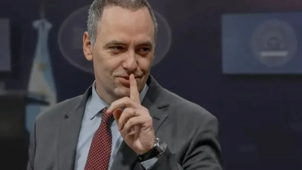 Denuncian a Manuel Adorni por presuntas irregularidades en contrataciones y la concesi&oacute;n de Tecn&oacute;polis