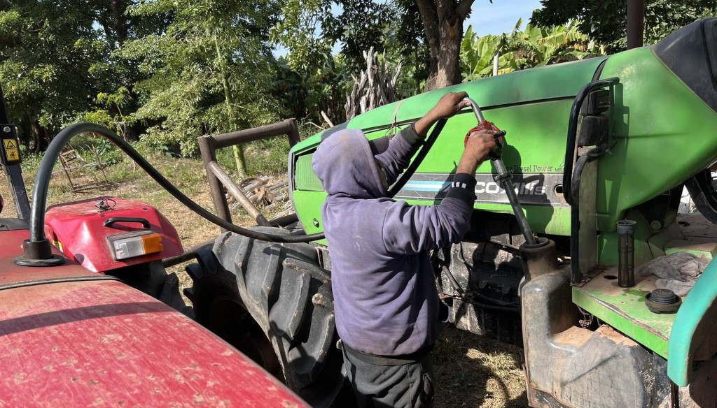 Transportistas y el agro en alerta: en plena cosecha gruesa, se dispara el precio del gasoil