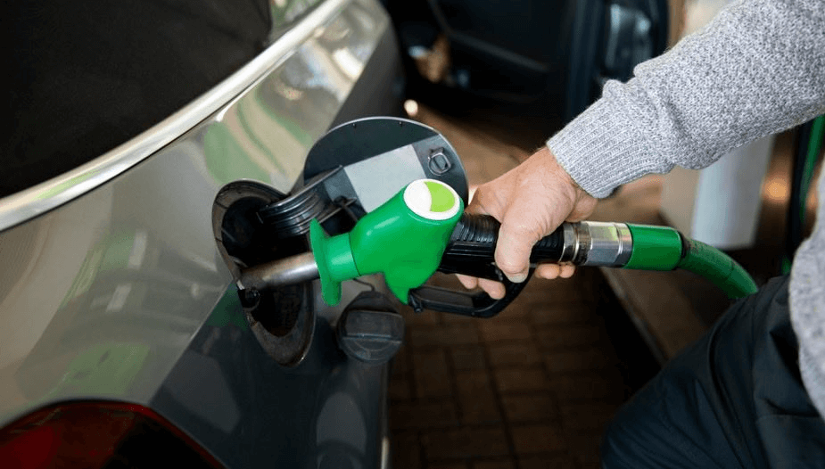 Para reducir el incremento de las naftas, el Gobierno habilita a petroleras a subir la mezcla con bioetanol