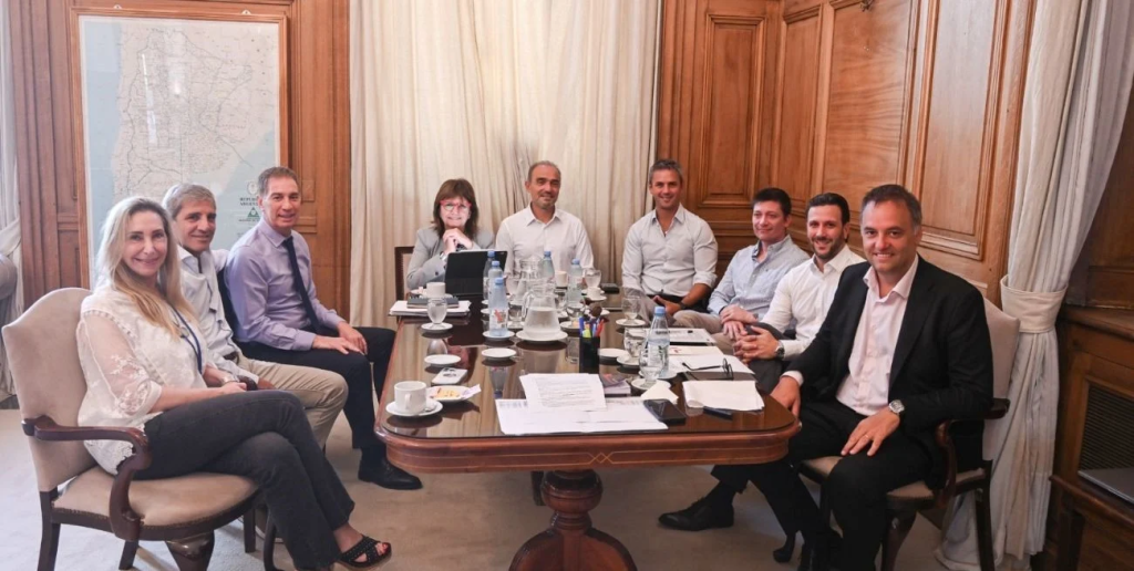 Con Adorni al frente, el Gobierno reactiv&oacute; la mesa pol&iacute;tica