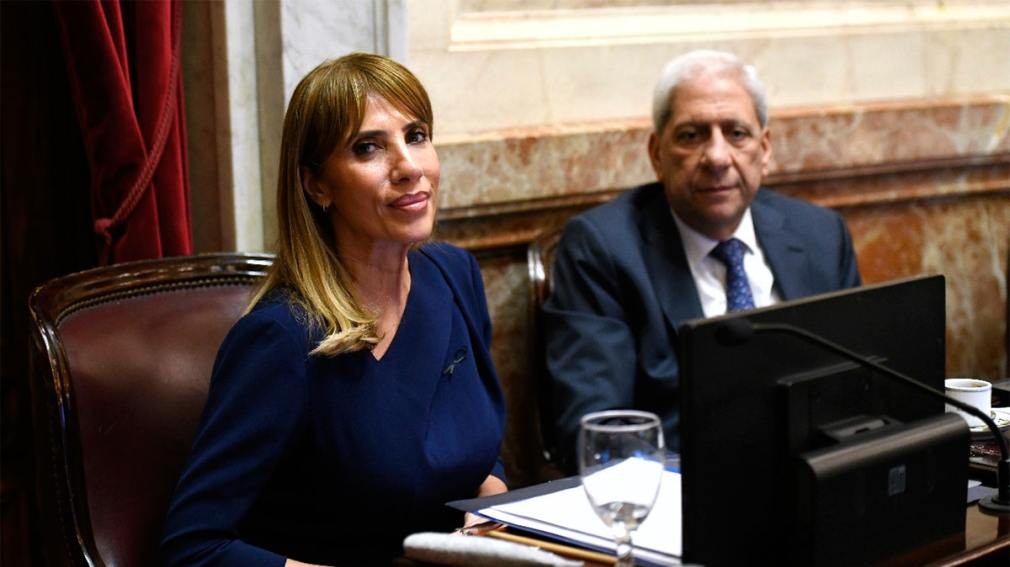 Claudia Zamora transmitió al Senado el pesar por el fallecimiento del papa Francisco y el gran afecto de los santiagueños hacia el líder espiritual