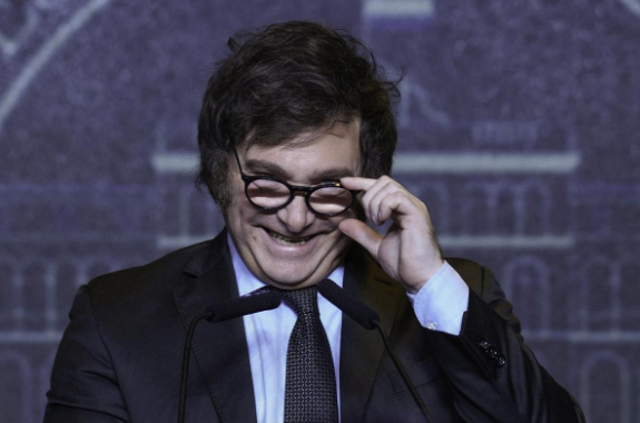 Las mil y una tácticas electorales de Milei