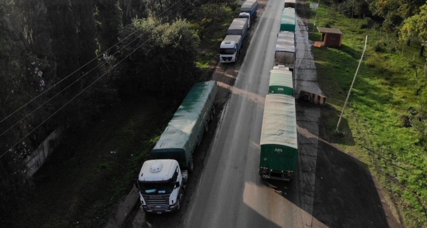 El avance de la cosecha, genera un aluvión de camiones en la zona de Villa la Rivera y Timbues